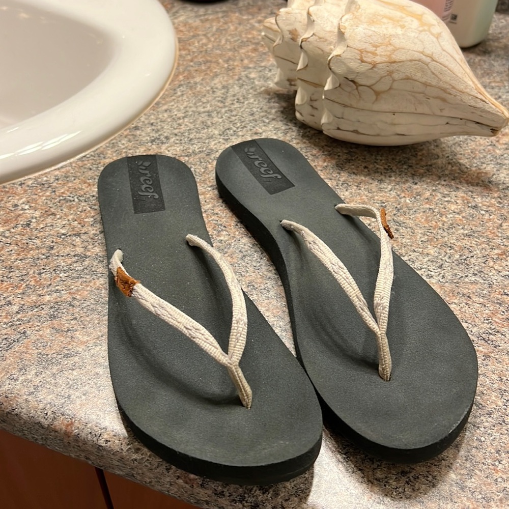Reef flip flops - size 7